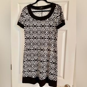 Women’s dress size 10 color black and white